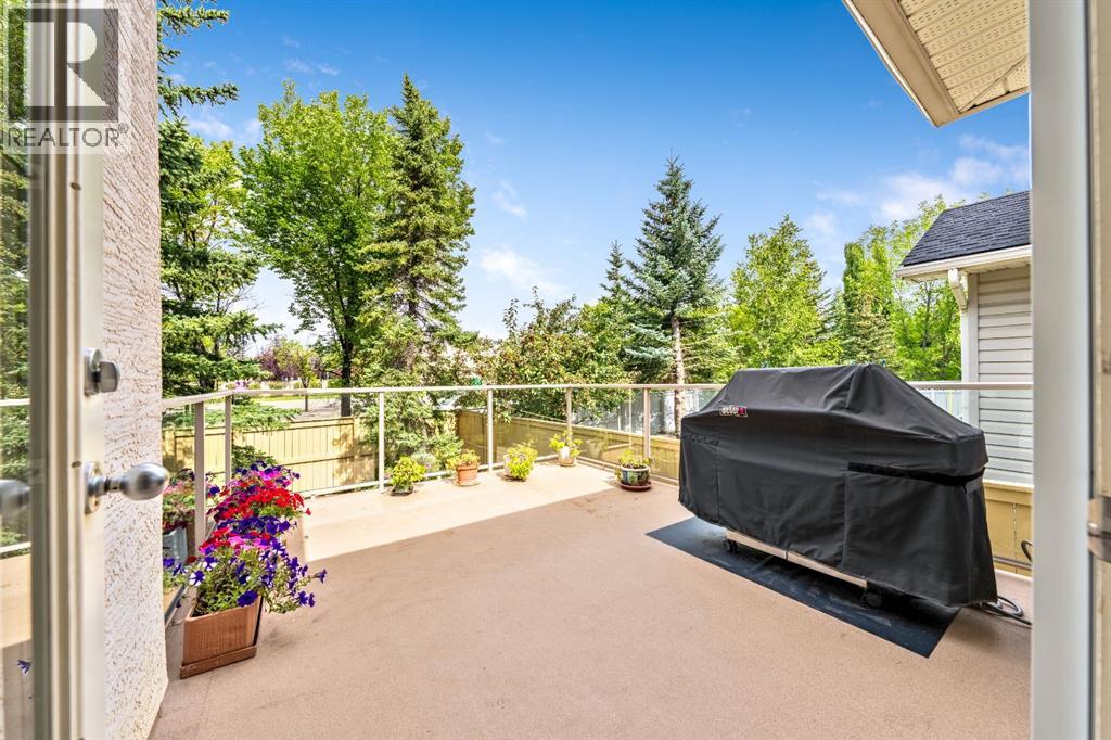 Single Family House Bungalow for Sale in  Simcoe Crescent SW Signal Hill Calgary 