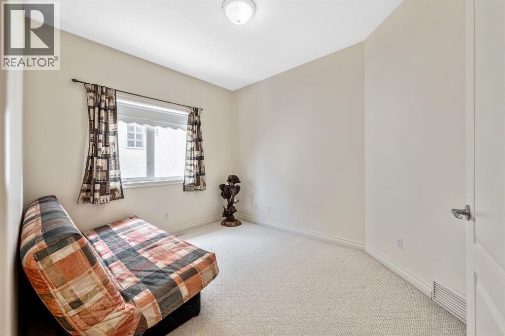 Single Family House Bungalow for Sale in  Simcoe Crescent SW Signal Hill Calgary 