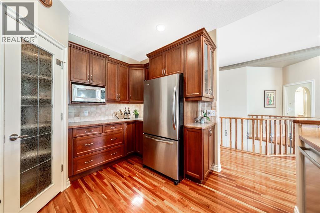 Single Family House Bungalow for Sale in  Simcoe Crescent SW Signal Hill Calgary 