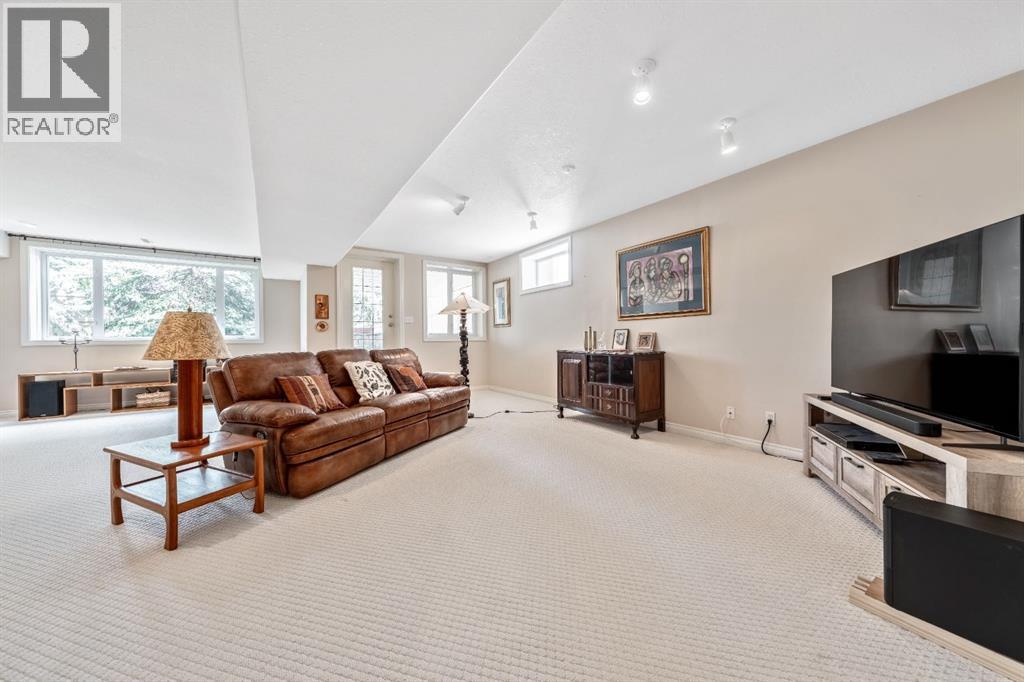 Single Family House Bungalow for Sale in  Simcoe Crescent SW Signal Hill Calgary 