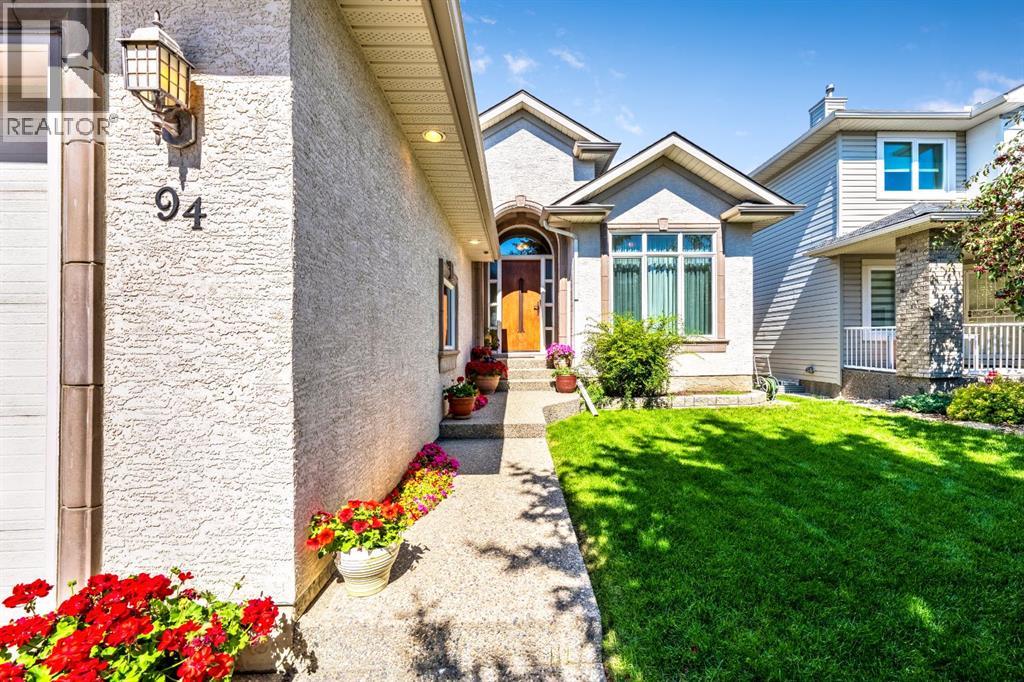 Single Family House Bungalow for Sale in  Simcoe Crescent SW Signal Hill Calgary 