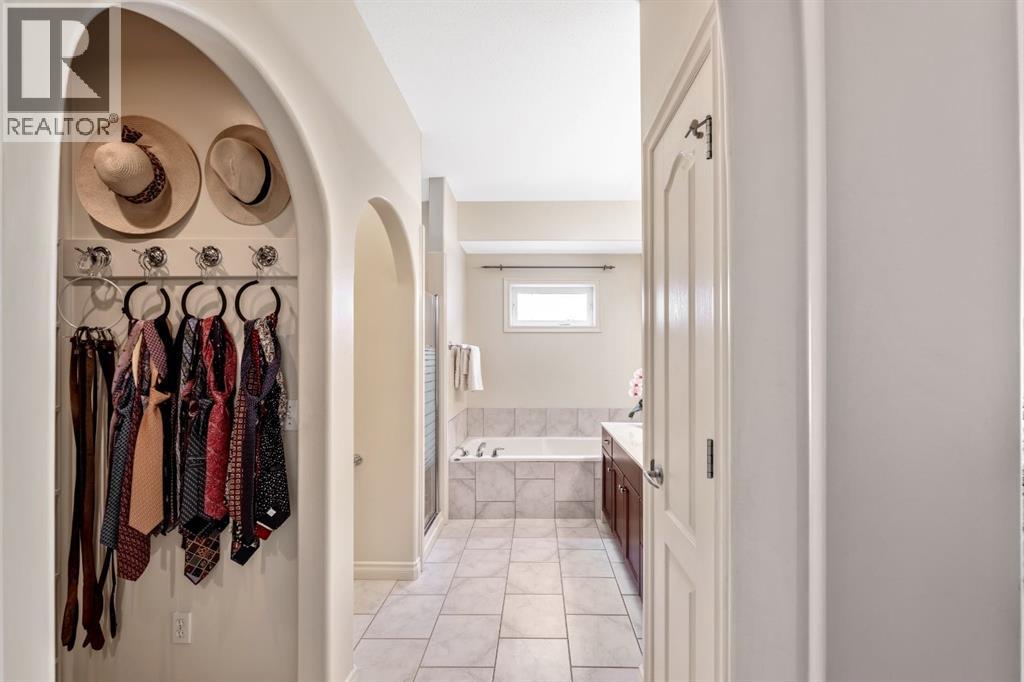 Single Family House Bungalow for Sale in  Simcoe Crescent SW Signal Hill Calgary 
