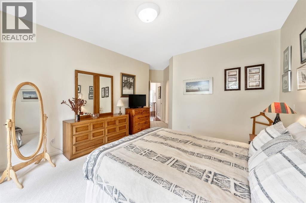 Single Family House Bungalow for Sale in  Simcoe Crescent SW Signal Hill Calgary 