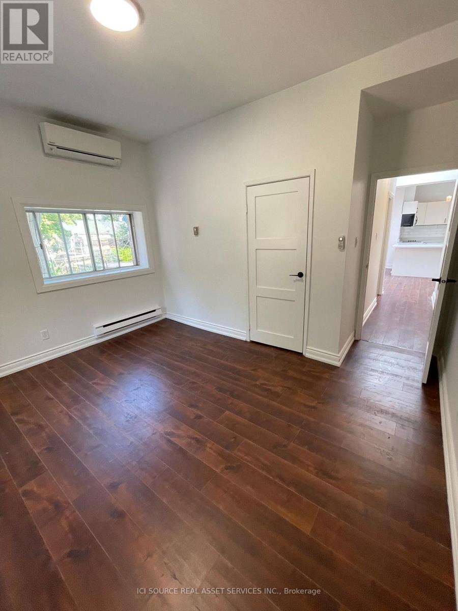 Photo 20 of 4 754 Queen Street E, Toronto ON