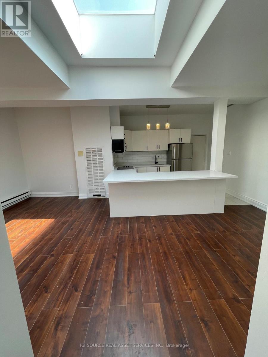 Photo 22 of 4 754 Queen Street E, Toronto ON