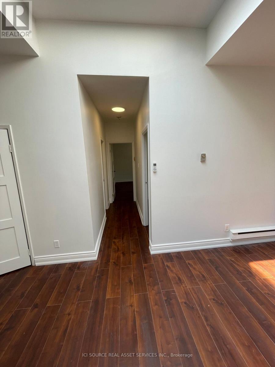 Photo 6 of 4 754 Queen Street E, Toronto ON