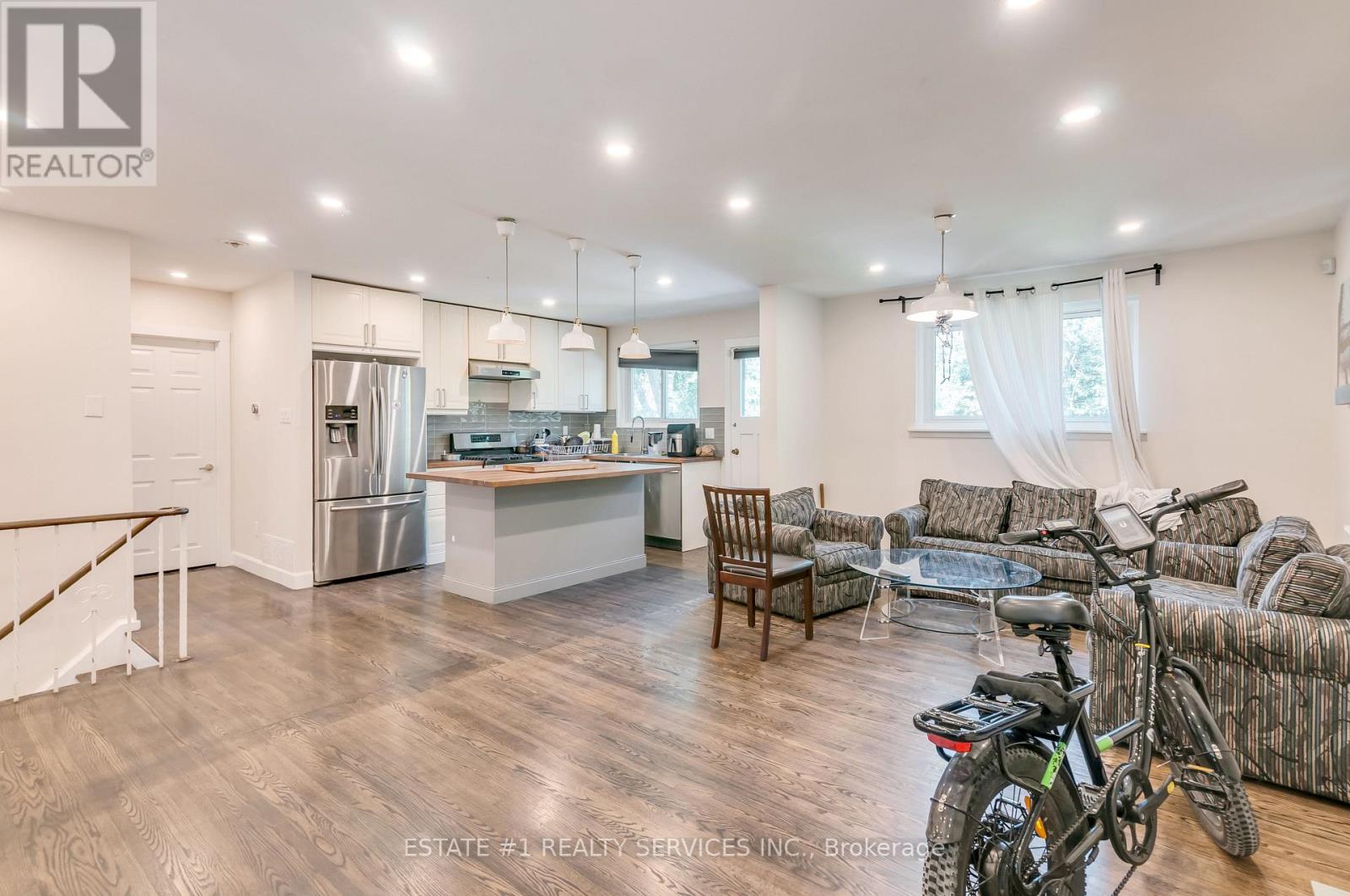 Photo 6 of 9 Dowling Crescent, Brampton ON