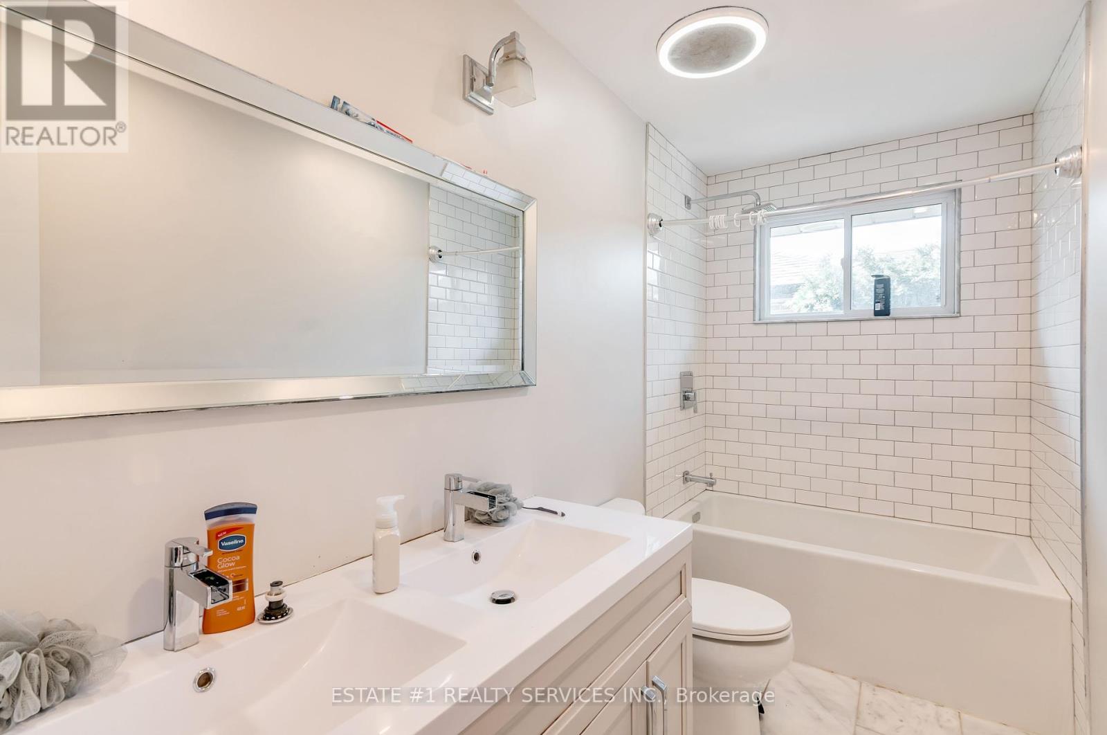 Photo 13 of 9 Dowling Crescent, Brampton ON