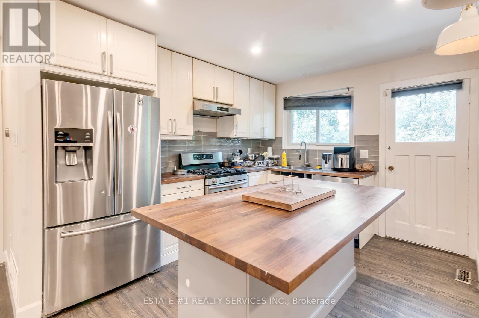 Photo 8 of 9 Dowling Crescent, Brampton ON