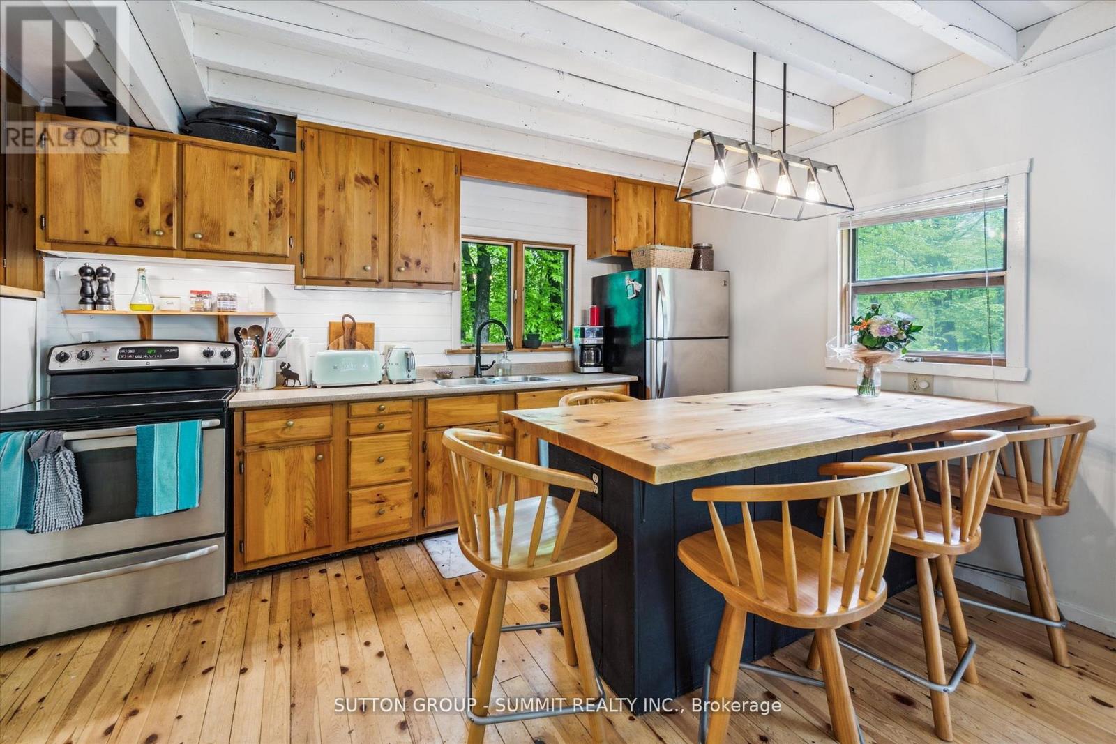 Photo 13 of 17 Sugarbush Lane, Huntsville ON