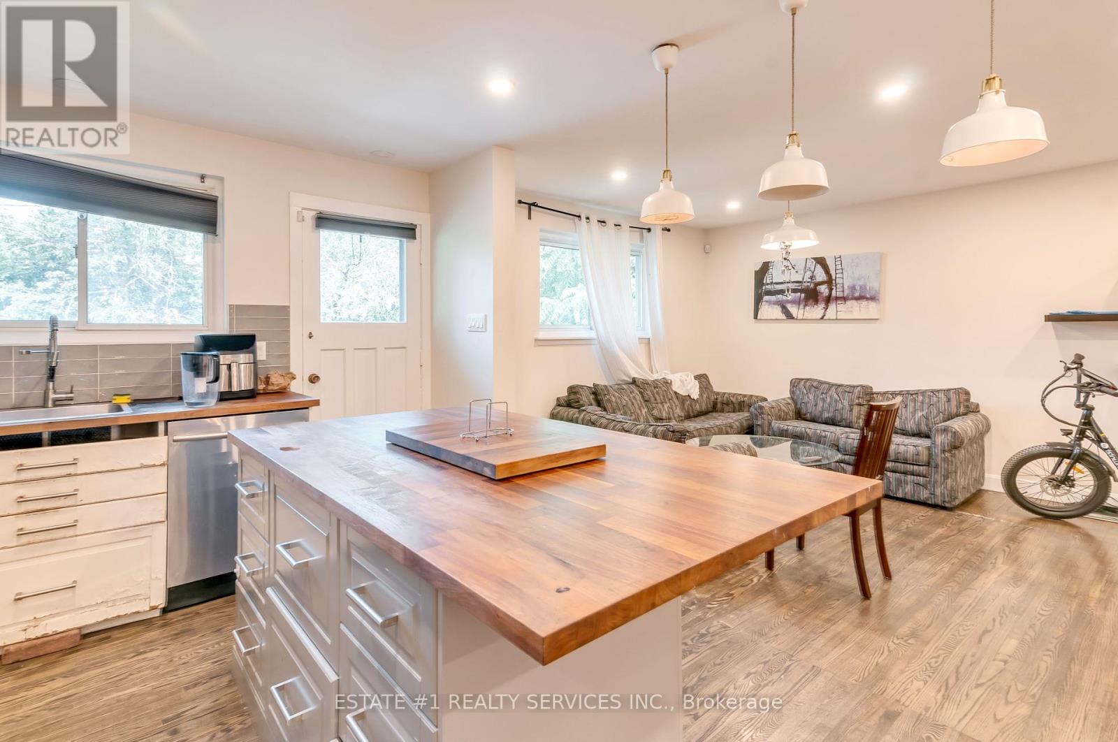 Photo 9 of 9 Dowling Crescent, Brampton ON