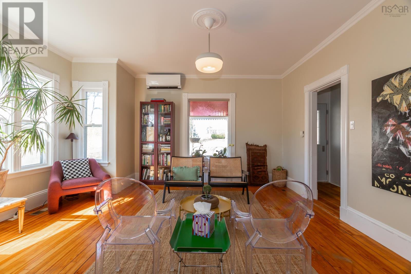 Property 18 of 49 of 703 Saint George Street