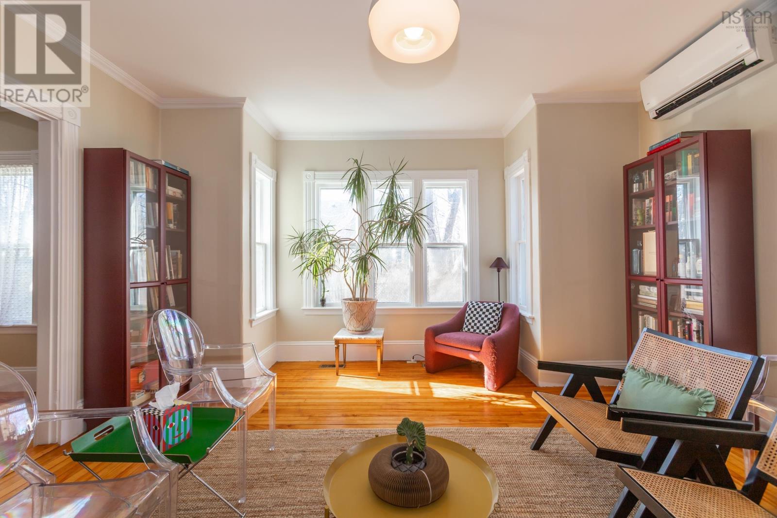 Property 20 of 49 of 703 Saint George Street