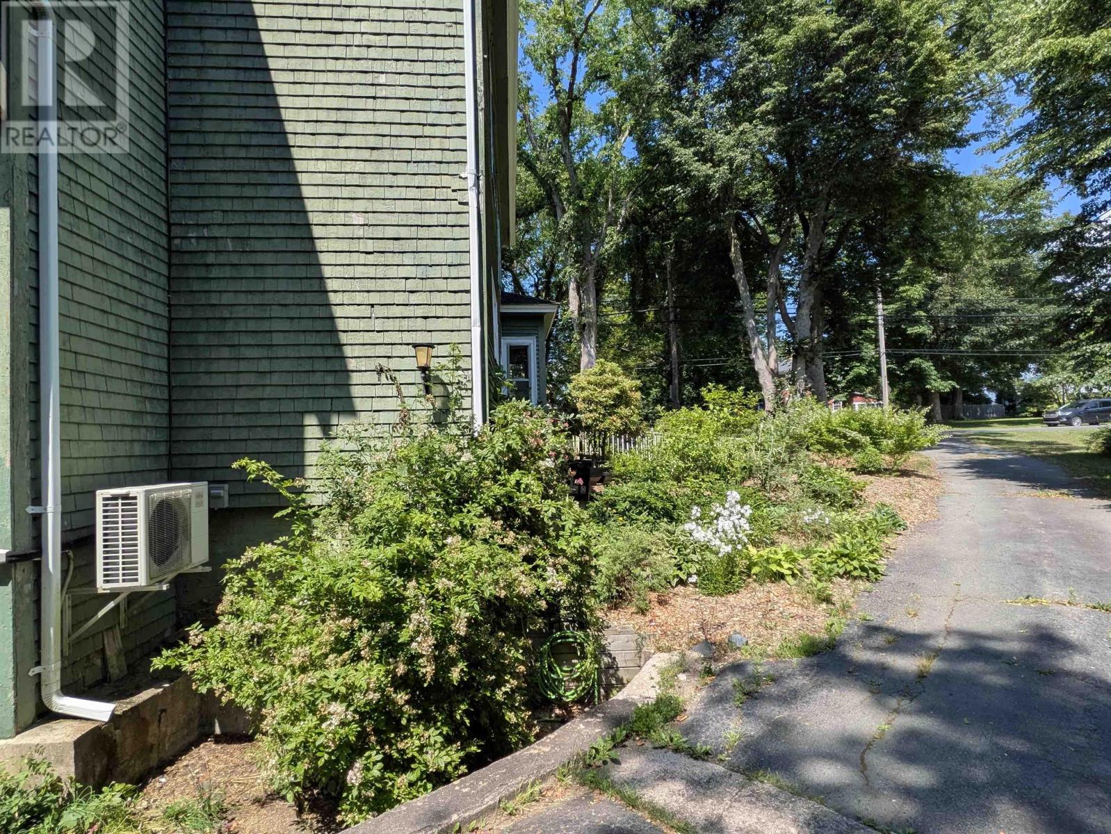 Property 7 of 49 of 703 Saint George Street