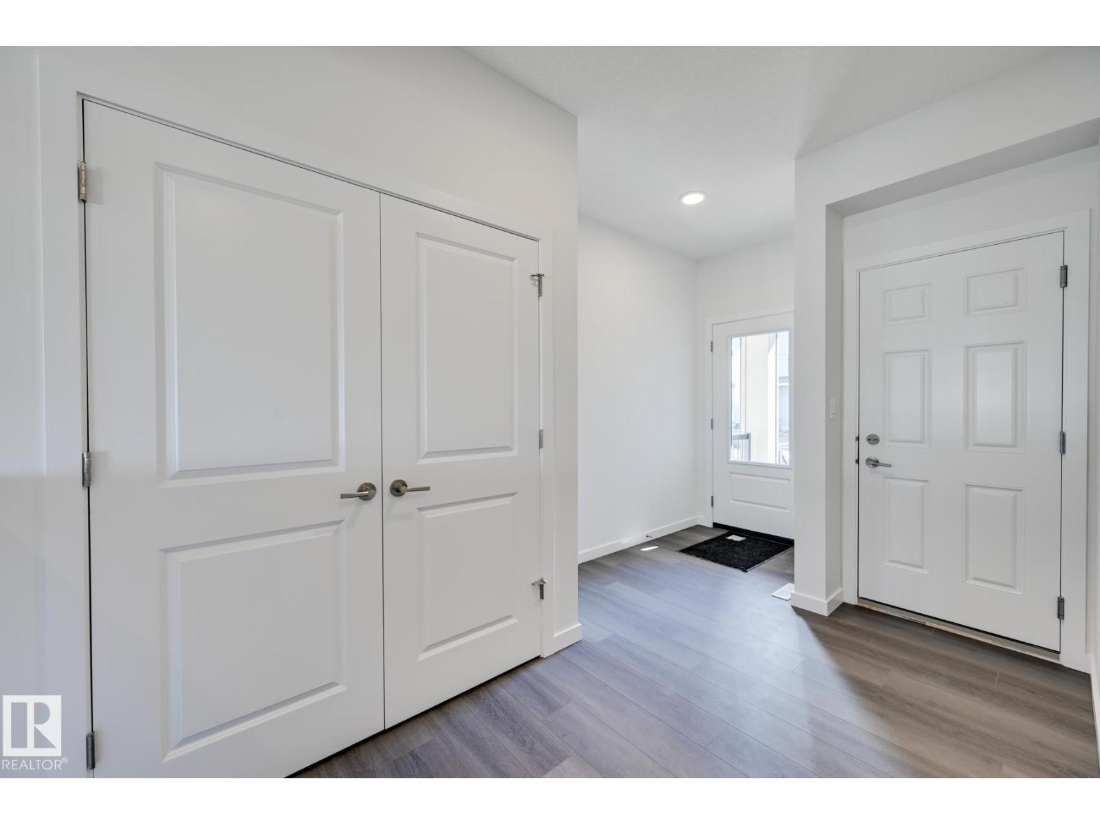 Photo 11 of 9106 Elves Lo Nw, Edmonton AB