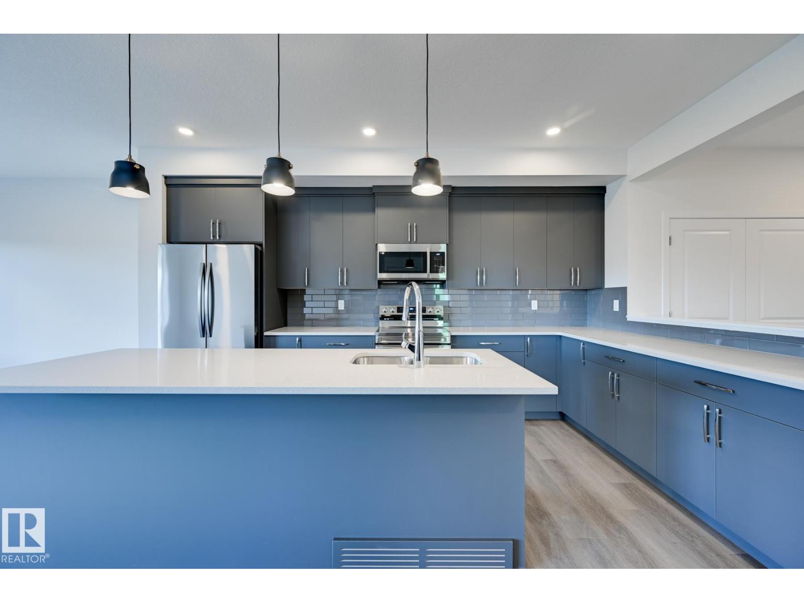 Photo 3 of 9106 Elves Lo Nw, Edmonton AB