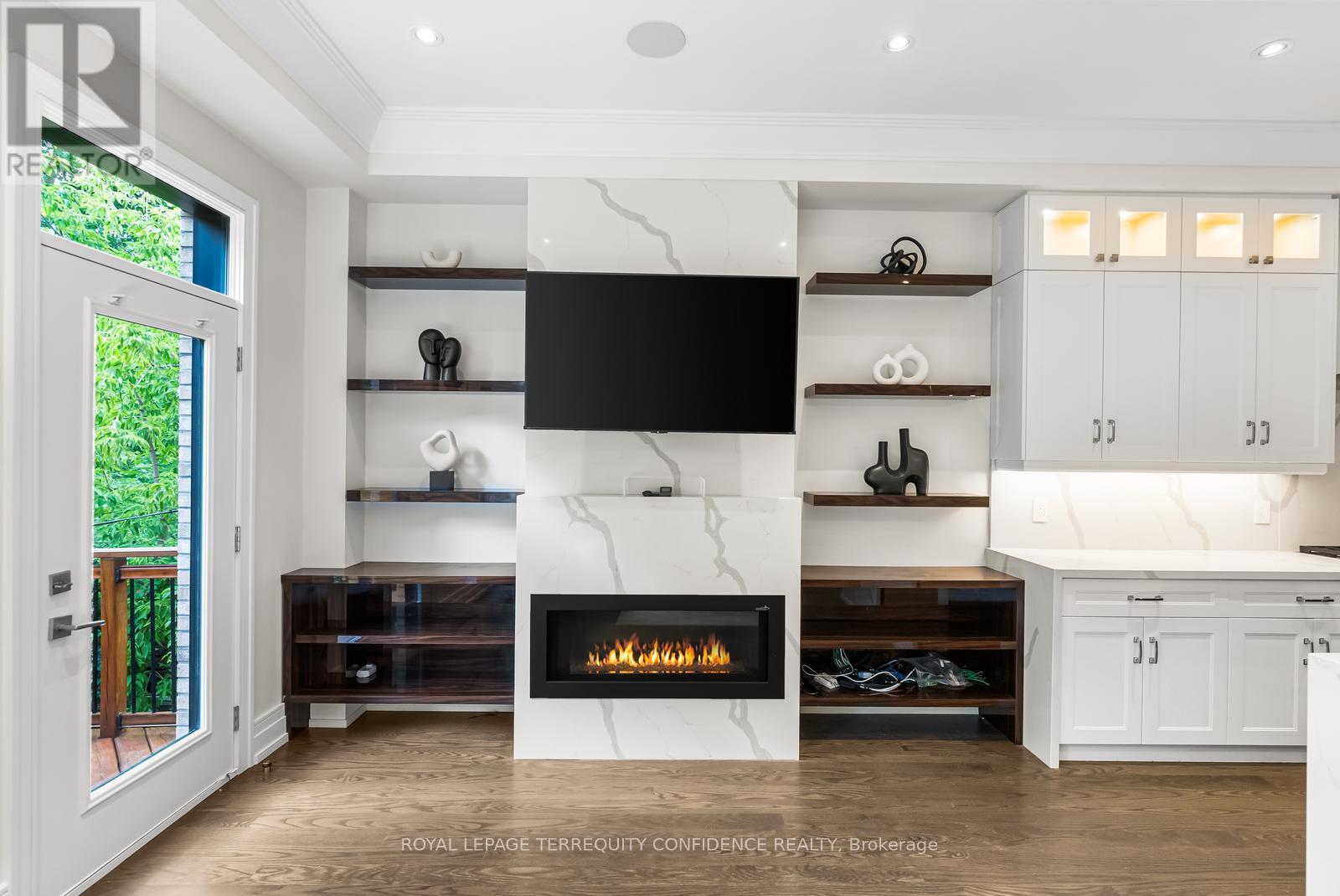 Photo 6 of 57 B Horsham Avenue, Toronto ON