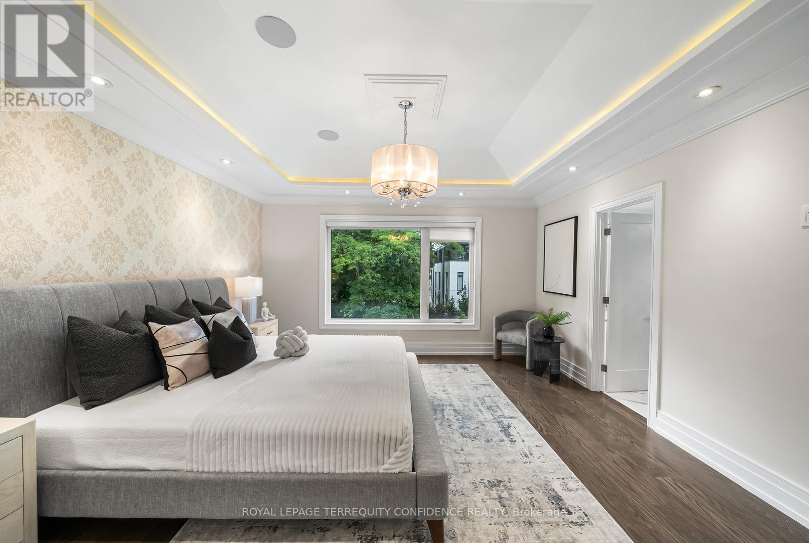 Photo 10 of 57 B Horsham Avenue, Toronto ON