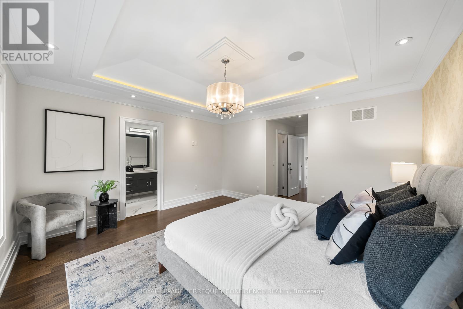 Photo 32 of 57 B Horsham Avenue, Toronto ON