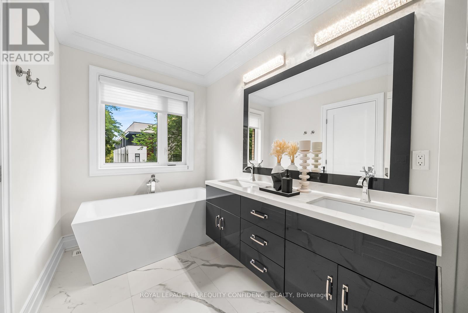 Photo 5 of 57 B Horsham Avenue, Toronto ON