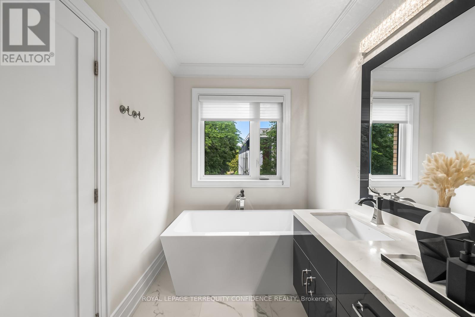 Photo 21 of 57 B Horsham Avenue, Toronto ON