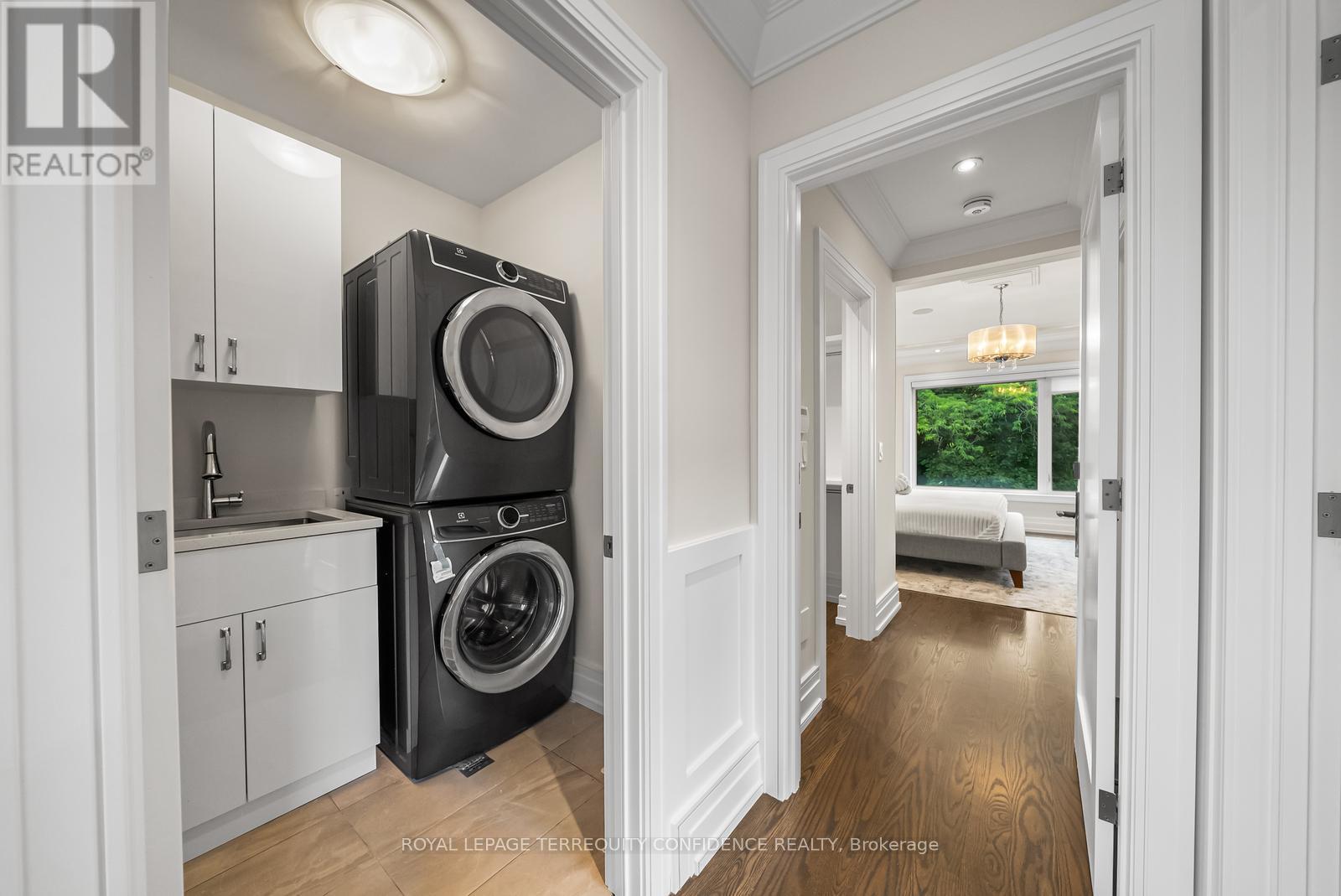 Photo 9 of 57 B Horsham Avenue, Toronto ON