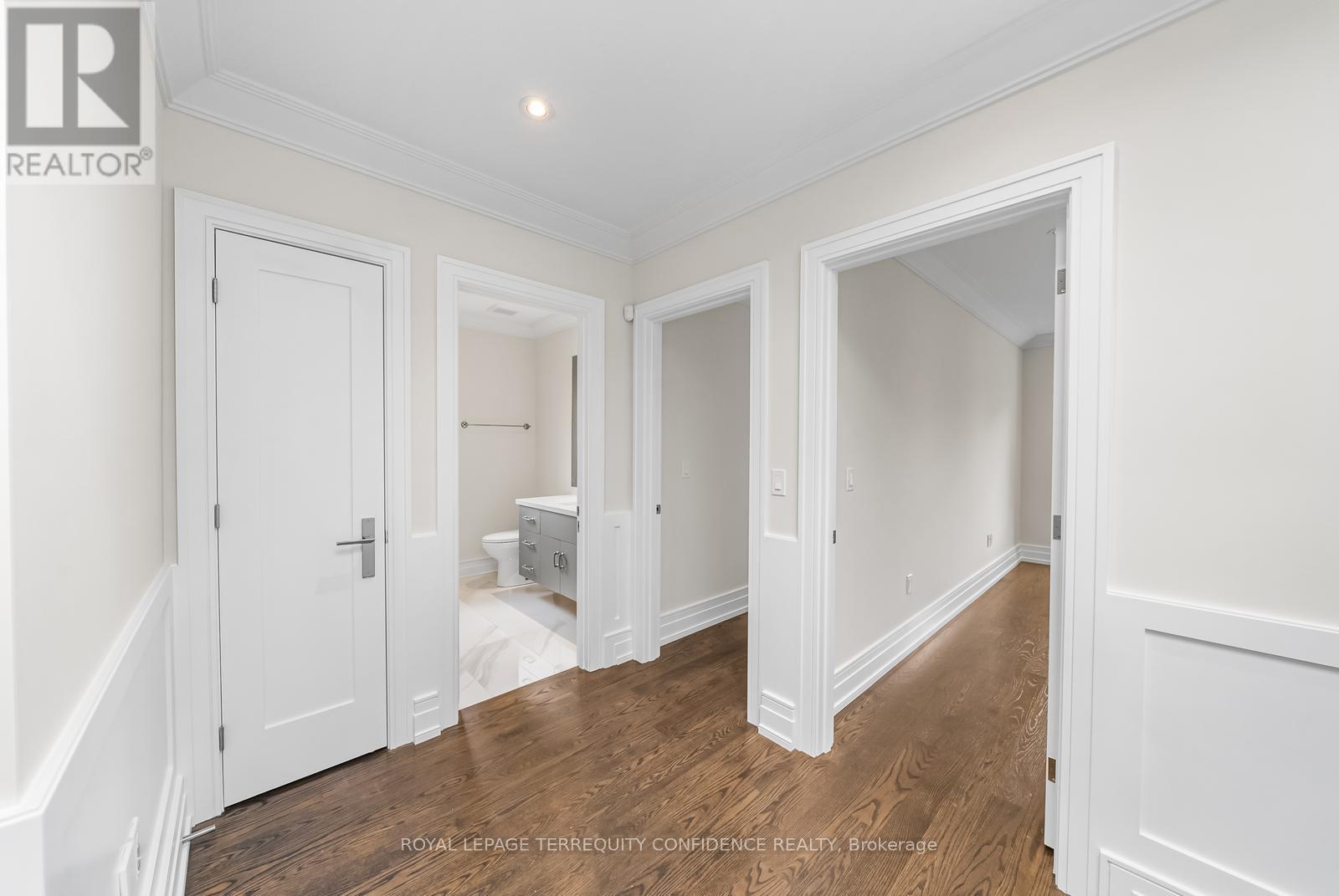 Photo 26 of 57 B Horsham Avenue, Toronto ON