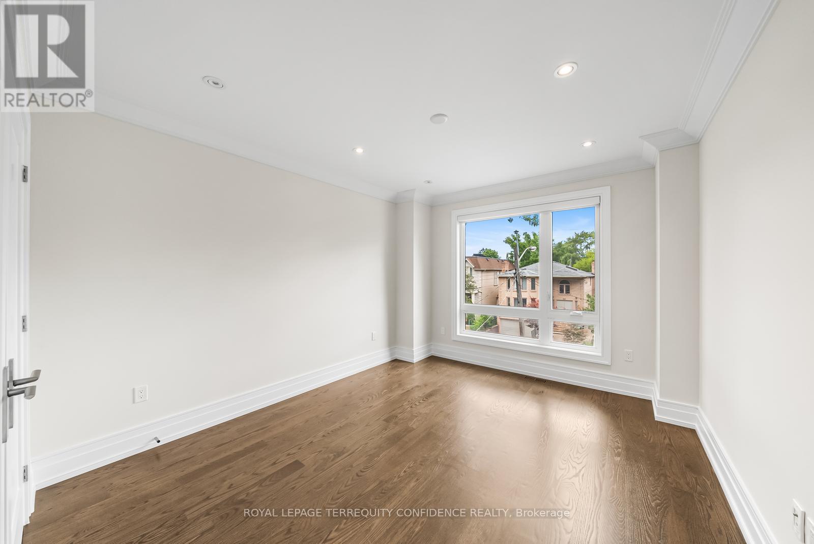 Photo 16 of 57 B Horsham Avenue, Toronto ON
