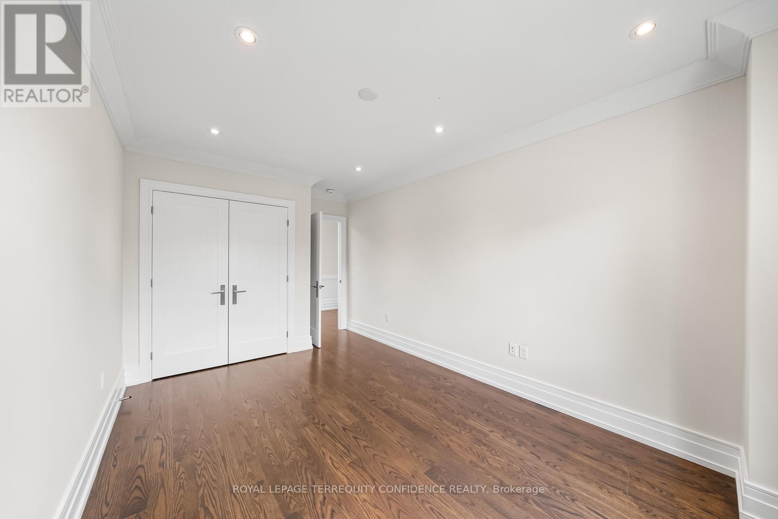 Photo 29 of 57 B Horsham Avenue, Toronto ON