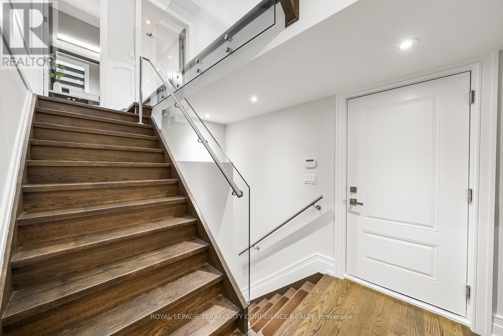 Photo 13 of 57 B Horsham Avenue, Toronto ON