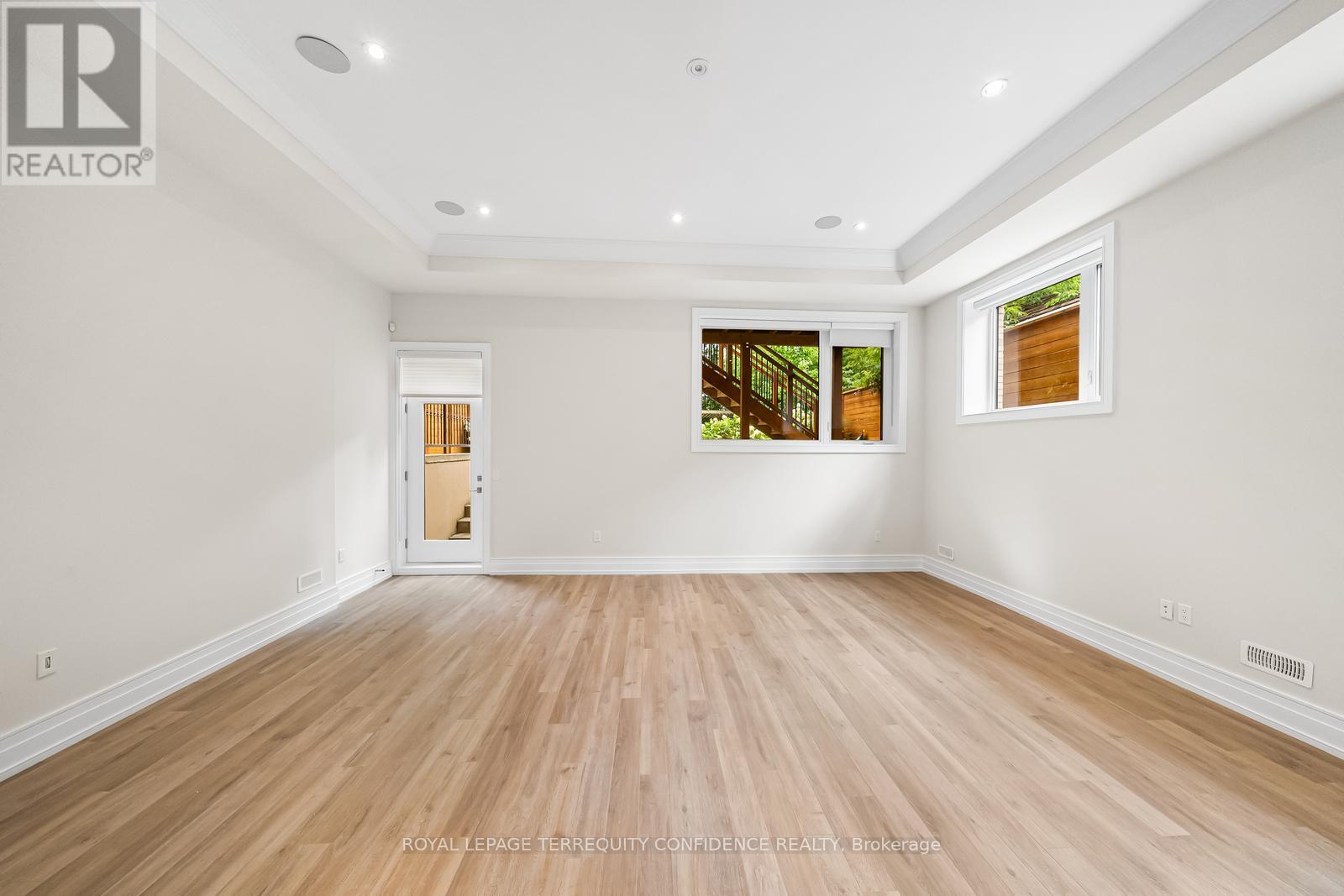 Photo 7 of 57 B Horsham Avenue, Toronto ON