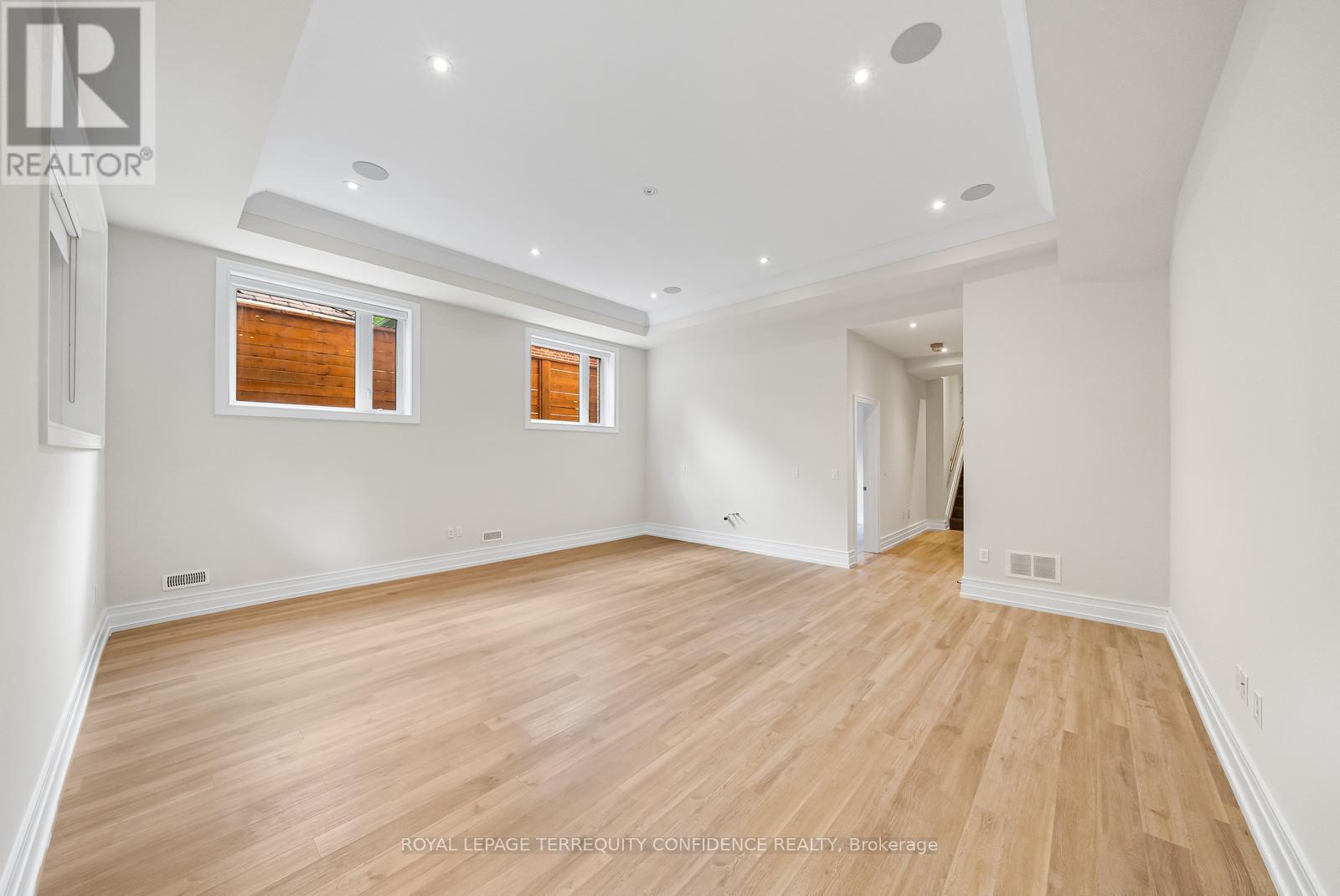 Photo 12 of 57 B Horsham Avenue, Toronto ON