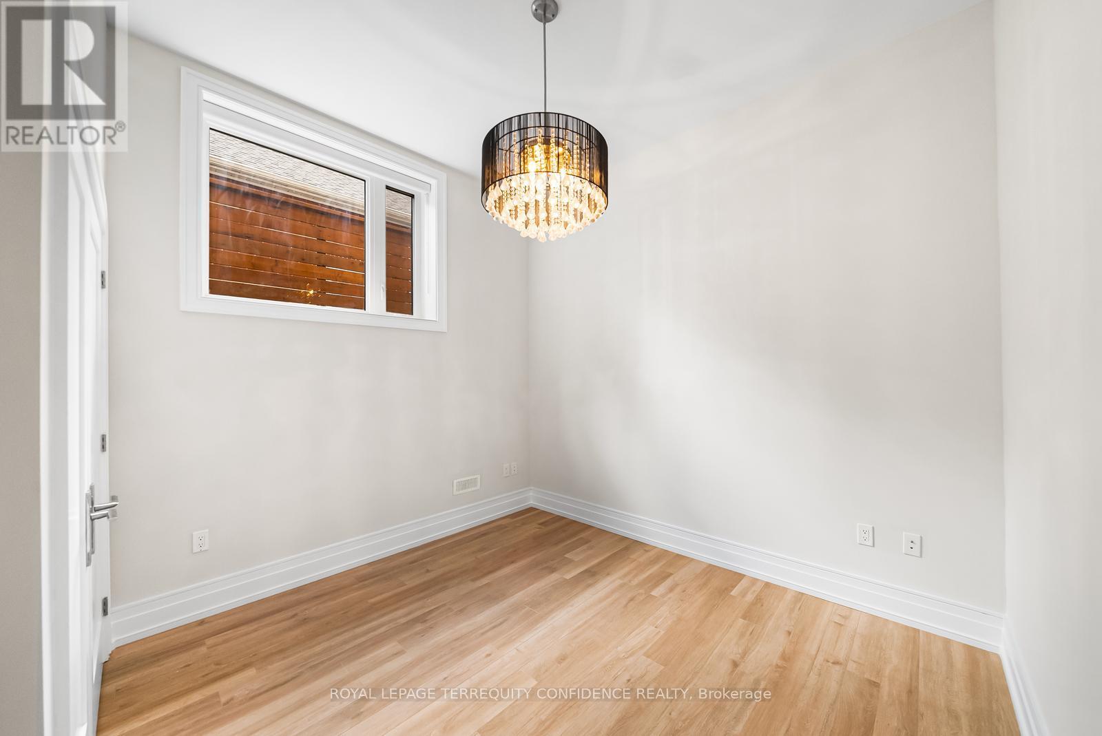 Photo 11 of 57 B Horsham Avenue, Toronto ON