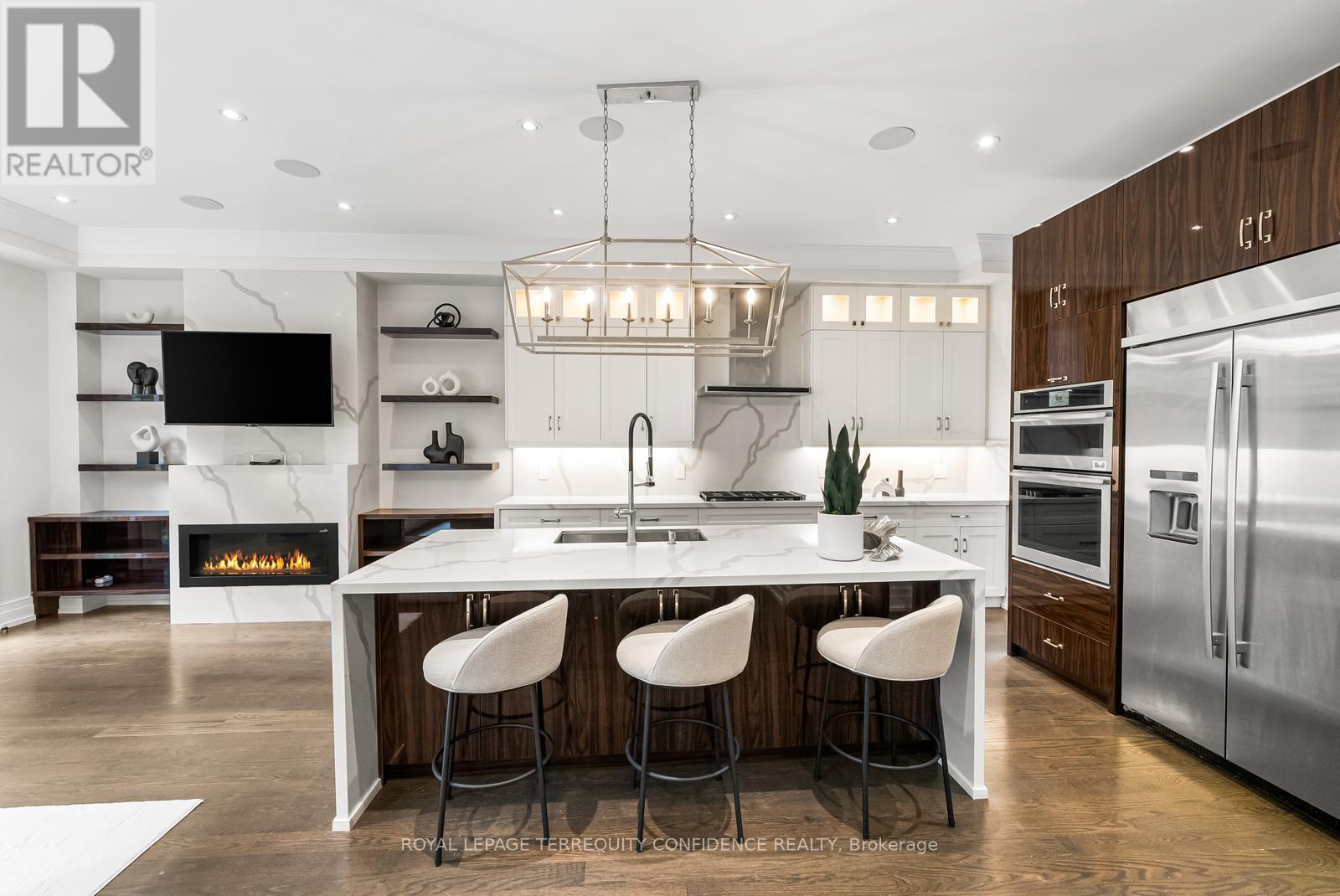 Photo 33 of 57 B Horsham Avenue, Toronto ON