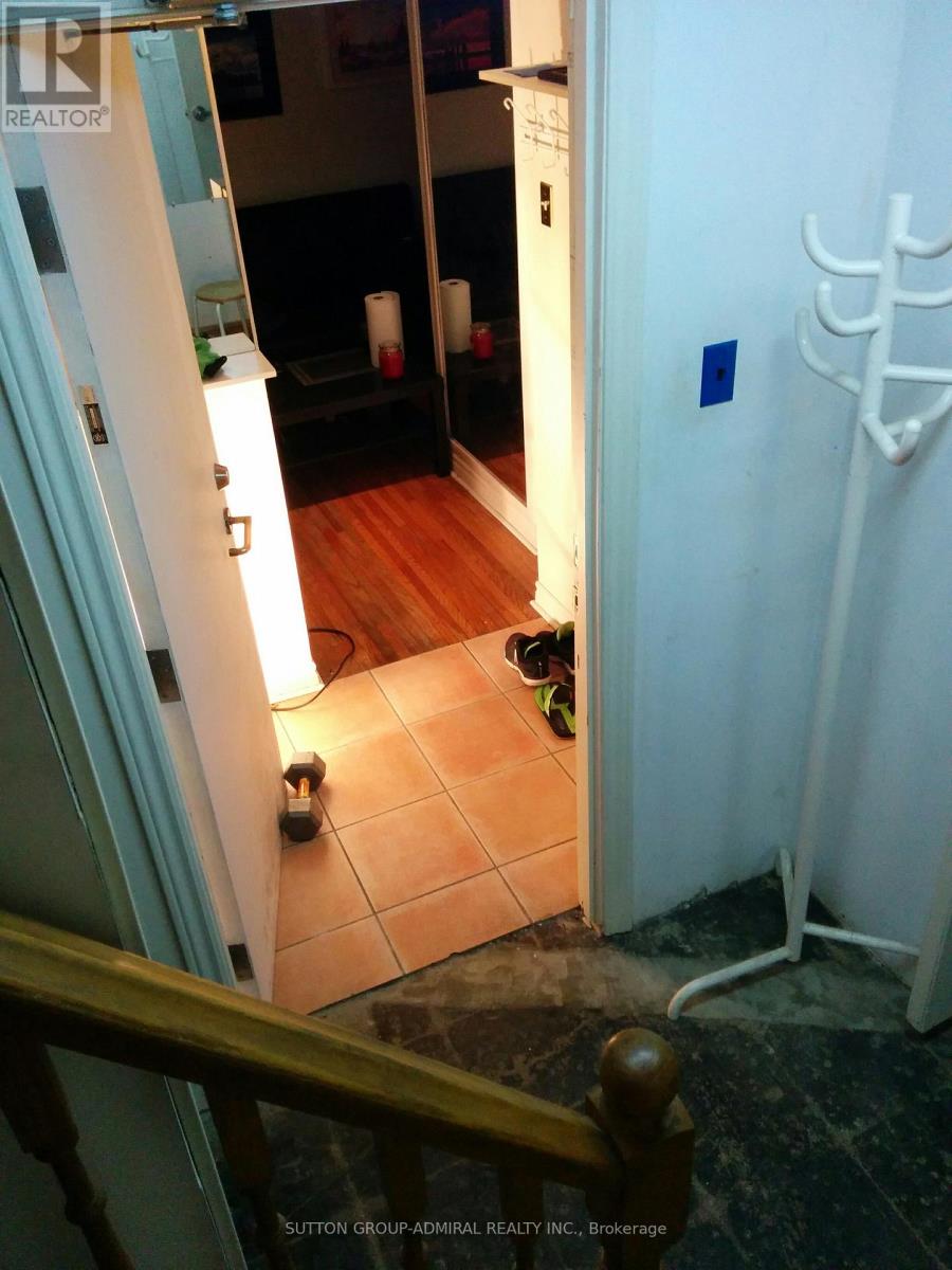 Photo 11 of 59 Dallas Road, Toronto ON