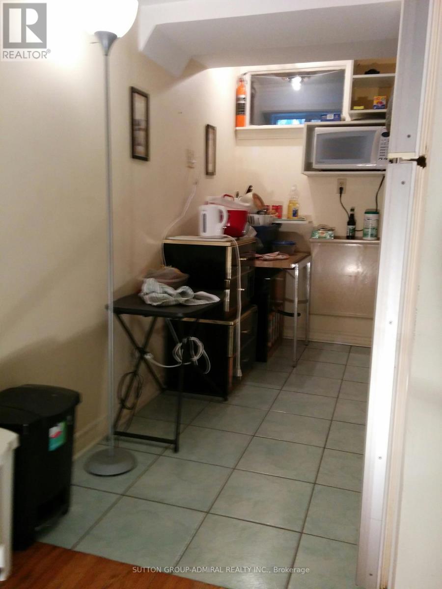 Photo 12 of 59 Dallas Road, Toronto ON