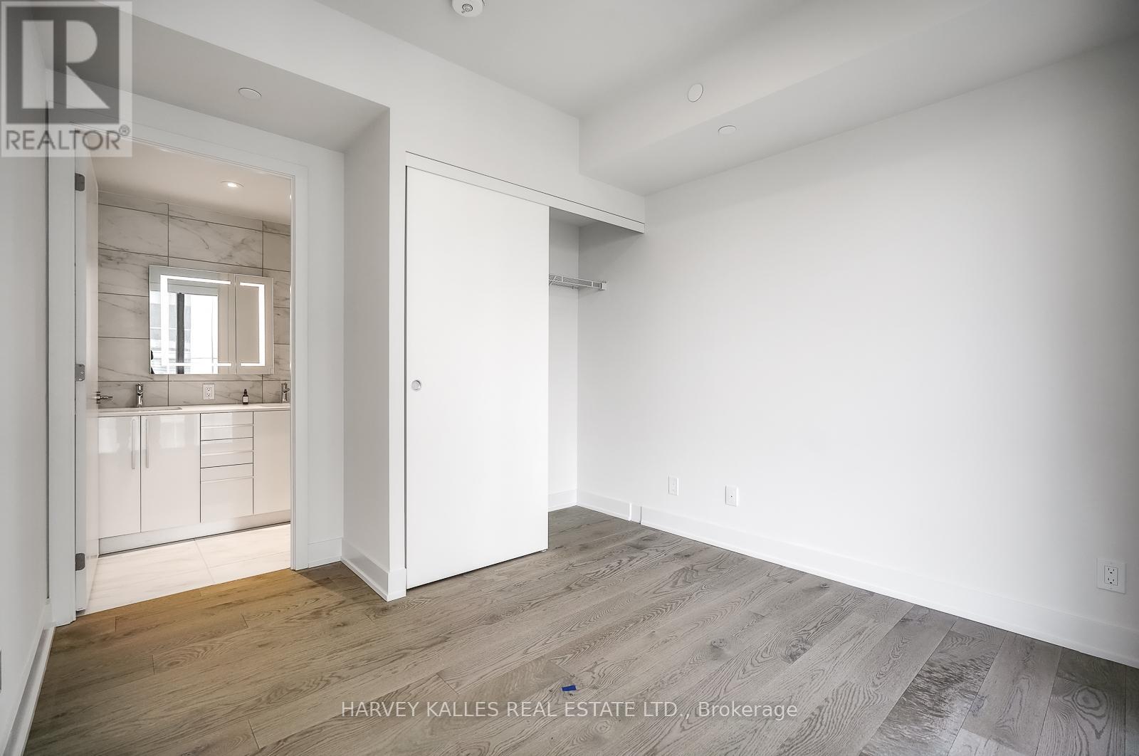 Photo 20 of 3307 8 Cumberland Street, Toronto ON