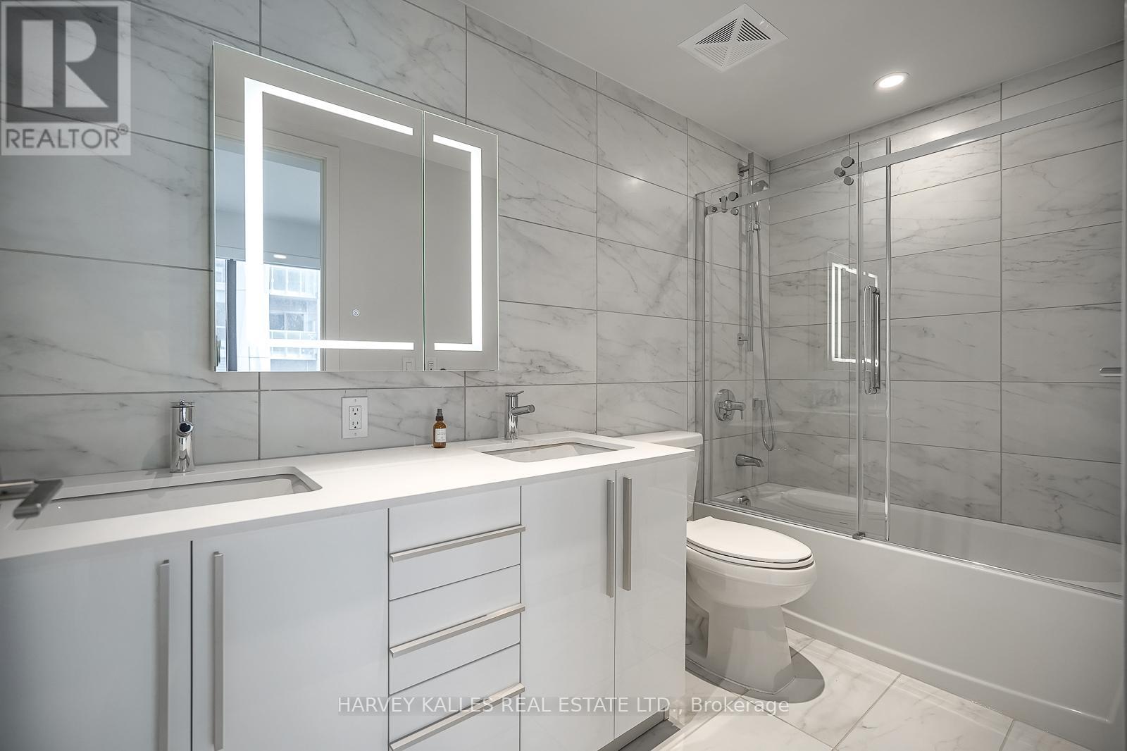 Photo 21 of 3307 8 Cumberland Street, Toronto ON