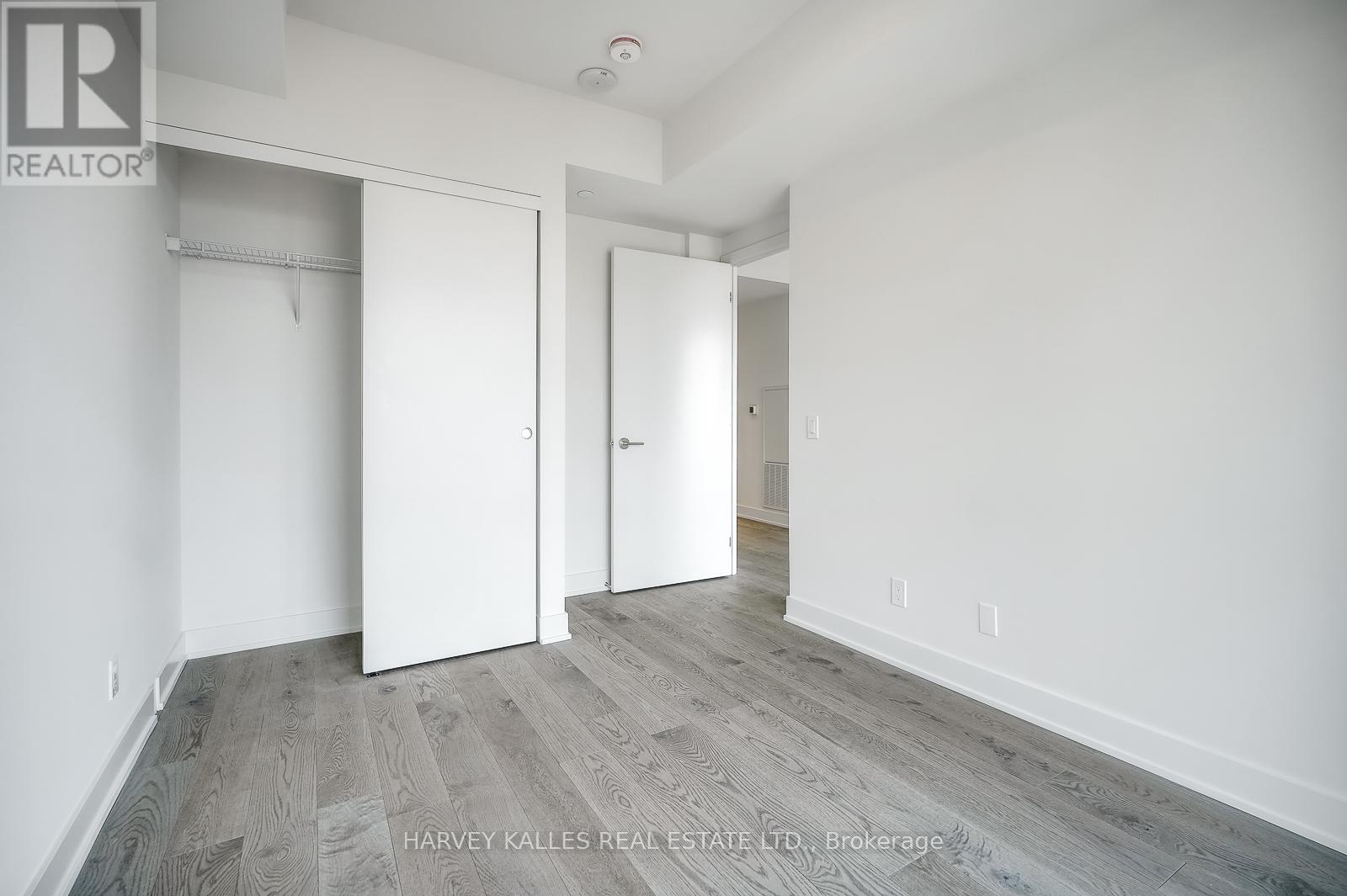 Photo 24 of 3307 8 Cumberland Street, Toronto ON