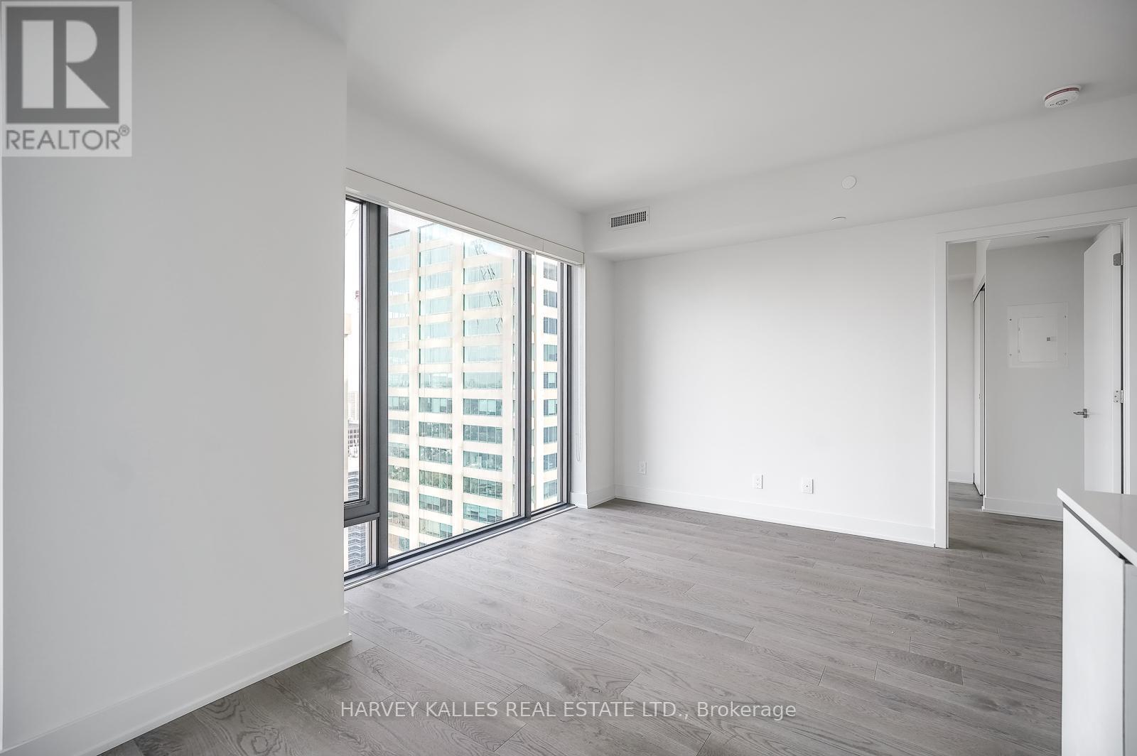 Photo 4 of 3307 8 Cumberland Street, Toronto ON