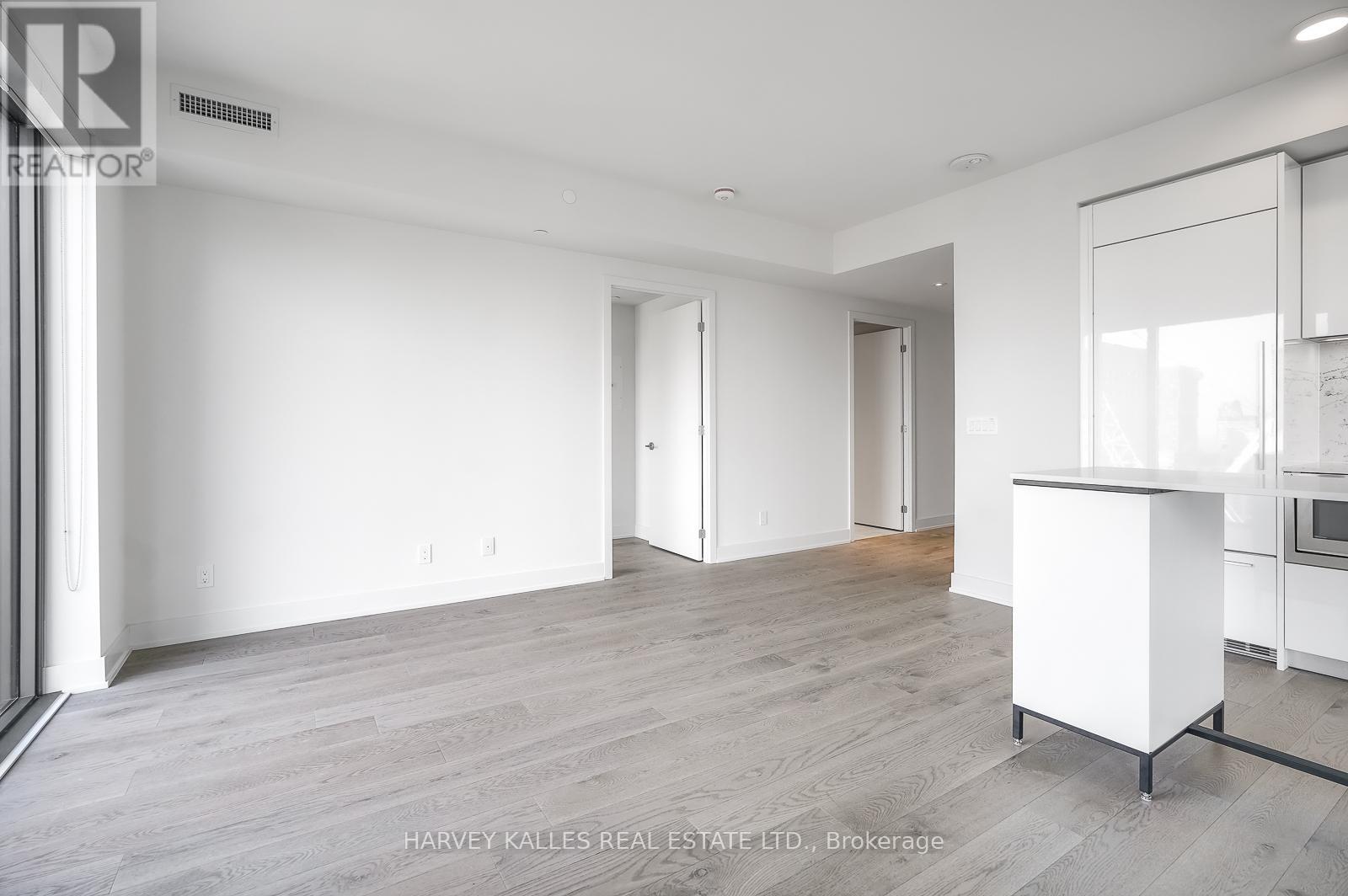 Photo 5 of 3307 8 Cumberland Street, Toronto ON