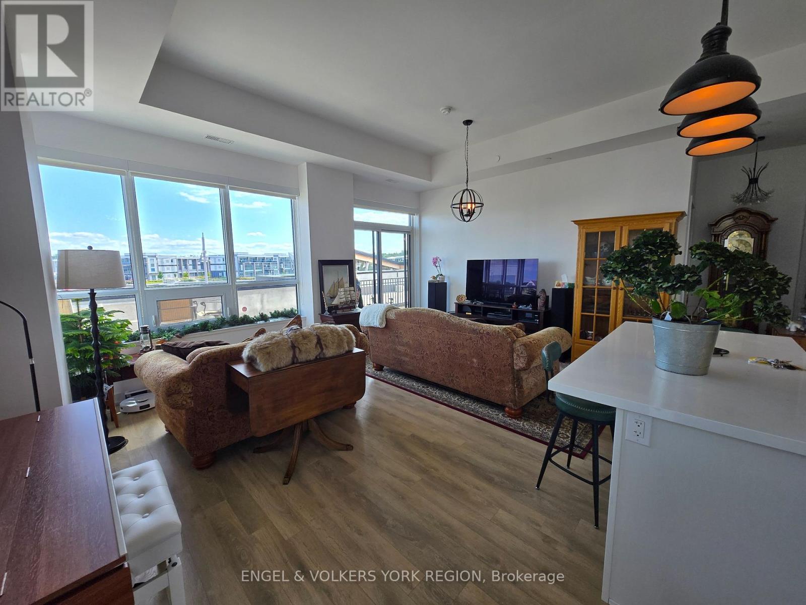 Photo 10 of 127 331 Broward Way S, Innisfil ON