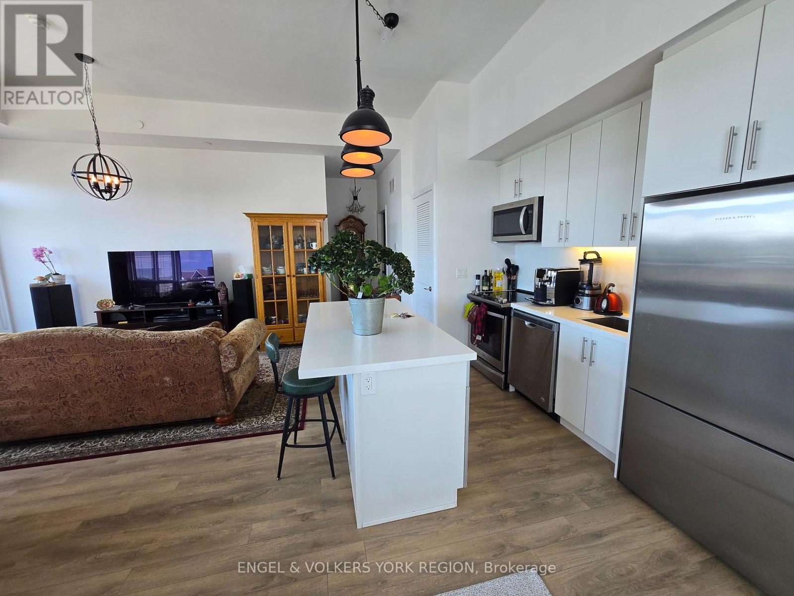 Photo 9 of 127 331 Broward Way S, Innisfil ON