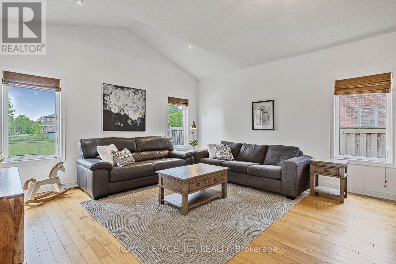 Photo 10 of 4 Caseton Crescent, Uxbridge ON