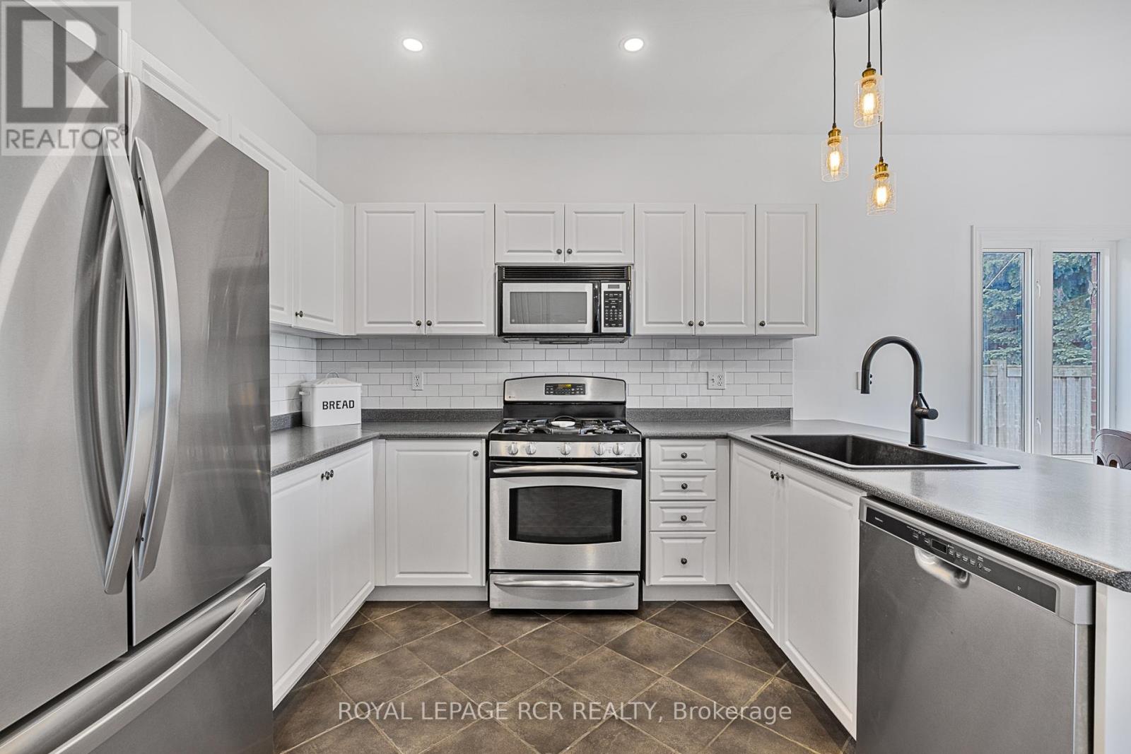 Photo 12 of 4 Caseton Crescent, Uxbridge ON