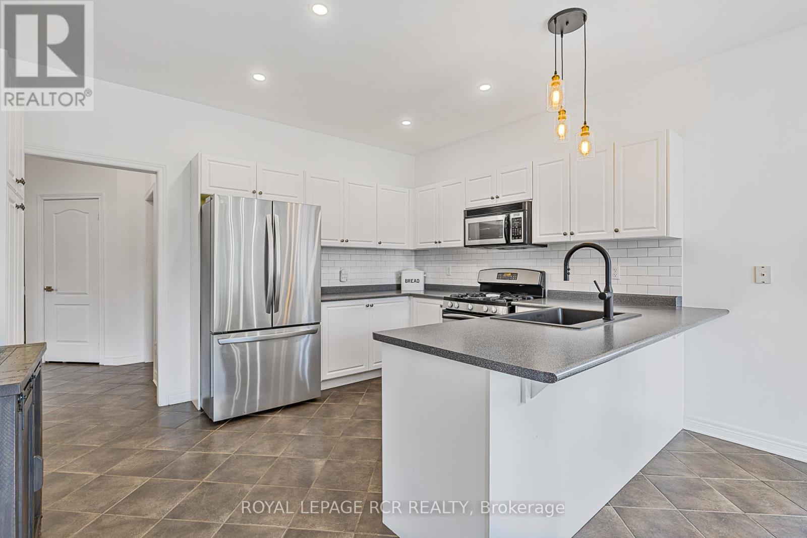 Photo 13 of 4 Caseton Crescent, Uxbridge ON