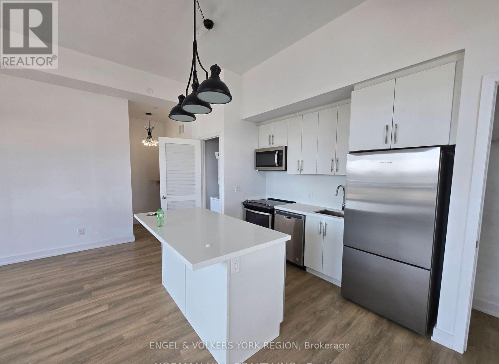 Photo 4 of 127 331 Broward Way S, Innisfil ON
