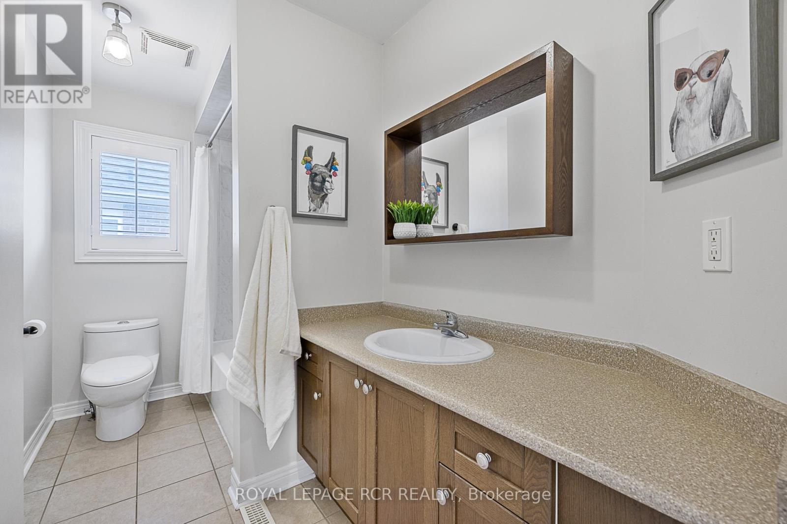 Photo 25 of 4 Caseton Crescent, Uxbridge ON