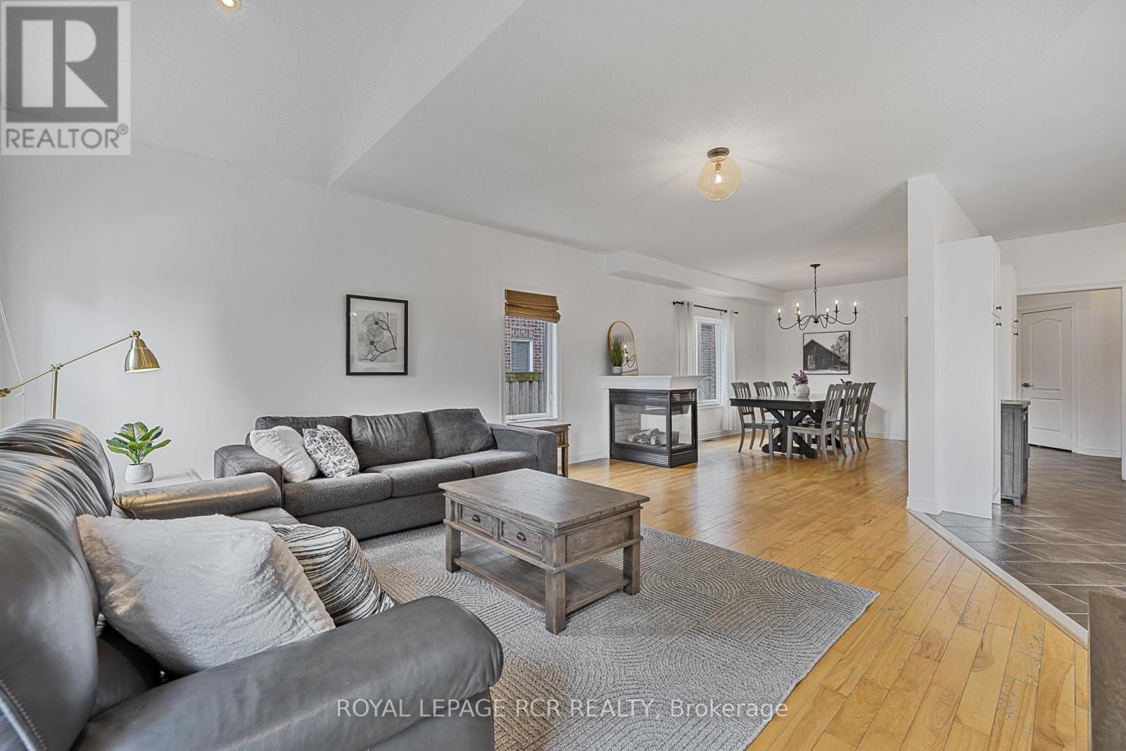 Photo 8 of 4 Caseton Crescent, Uxbridge ON