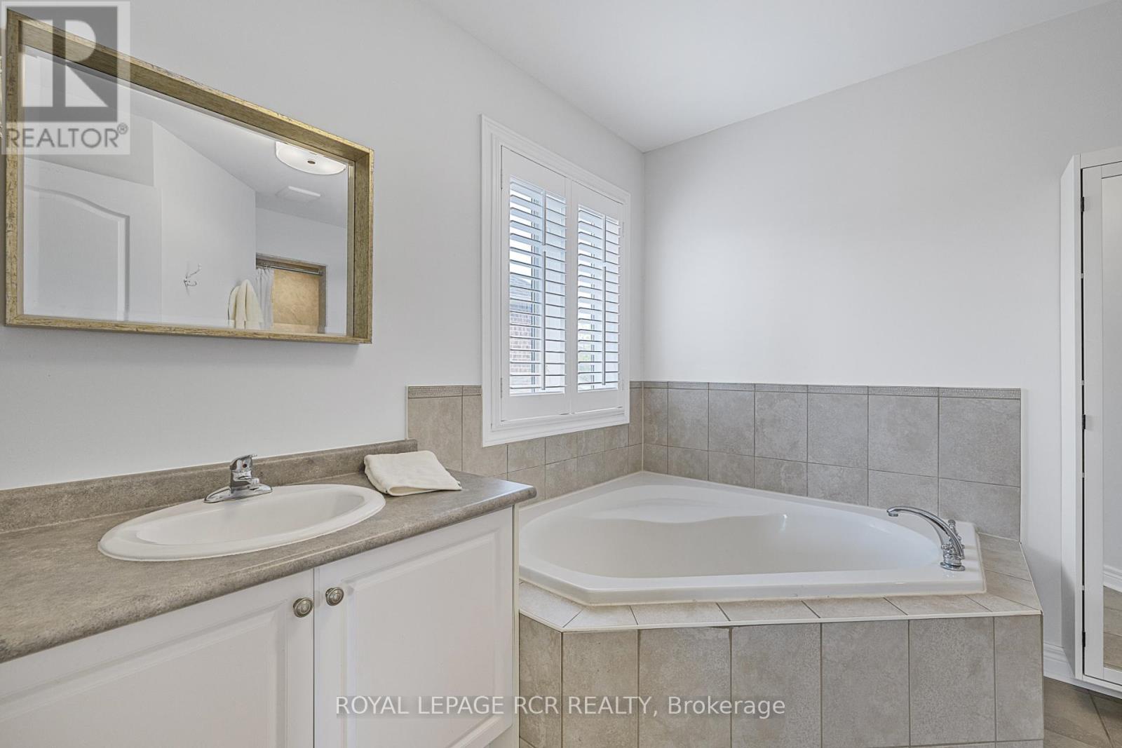 Photo 19 of 4 Caseton Crescent, Uxbridge ON